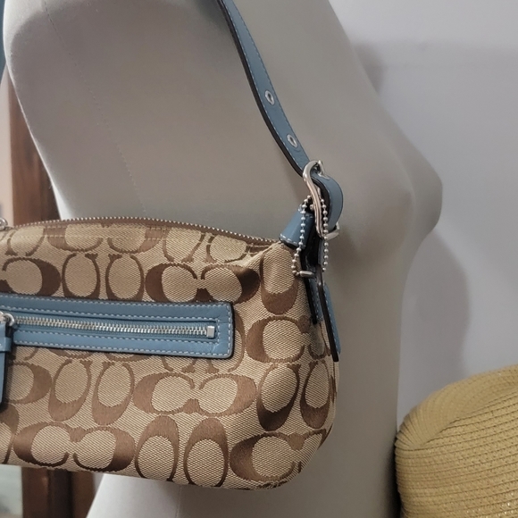 Coach Signature Bundle| CrossBody,Baguette and  Wallet in Excellent condition - Picture 16 of 17